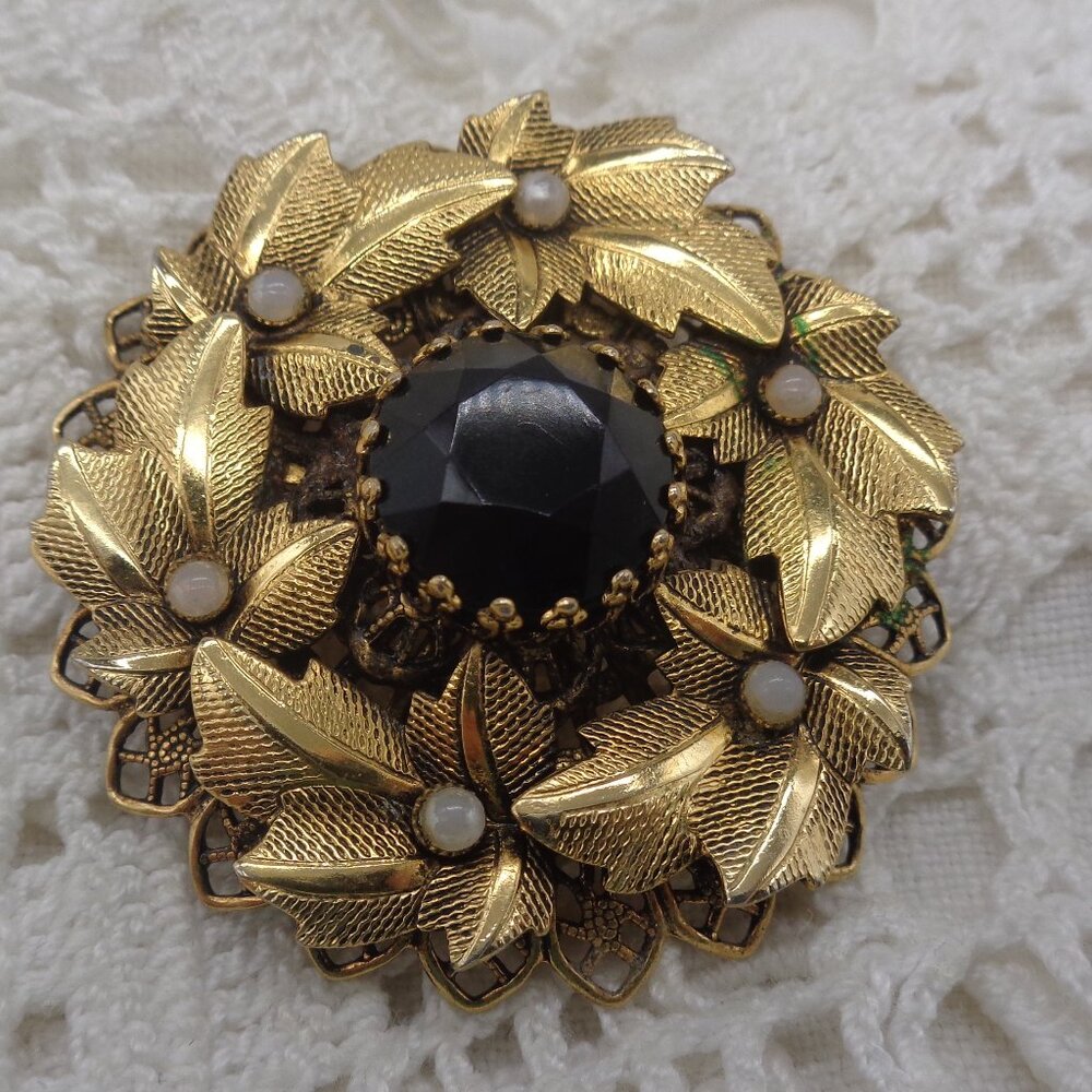 Vintage Gold Tone Leaves And Black Glass Stone Brooch / Pendant